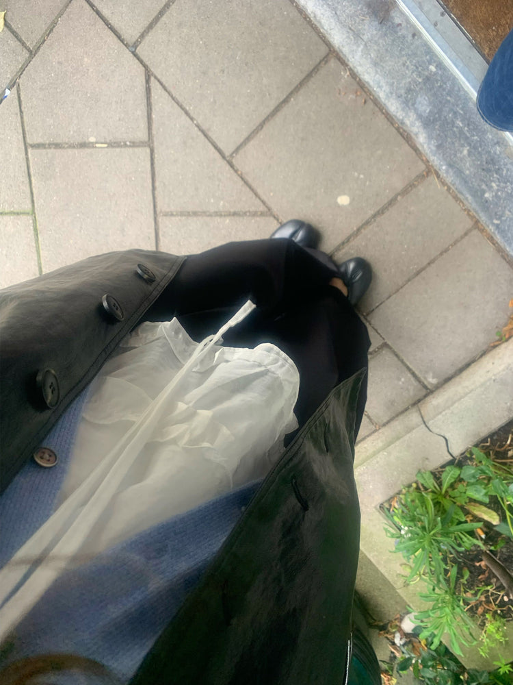 微透垂帶荷葉邊細節上衣