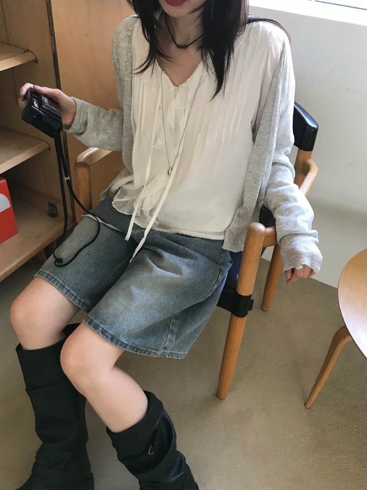 荷葉邊垂帶細節上衣