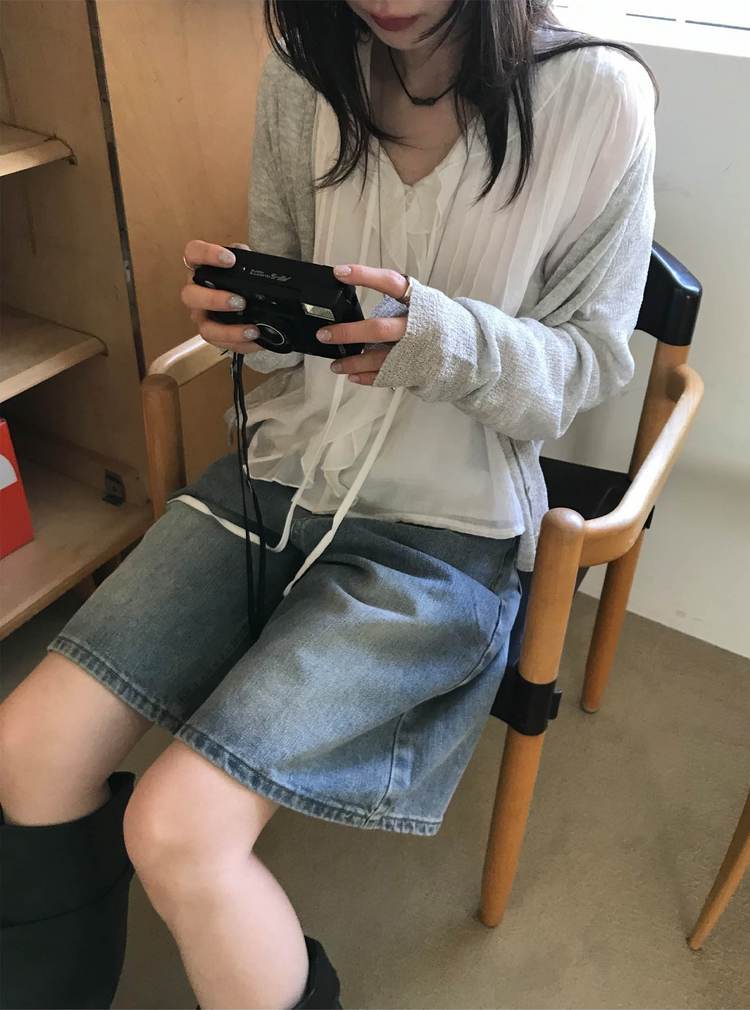 荷葉邊垂帶細節上衣