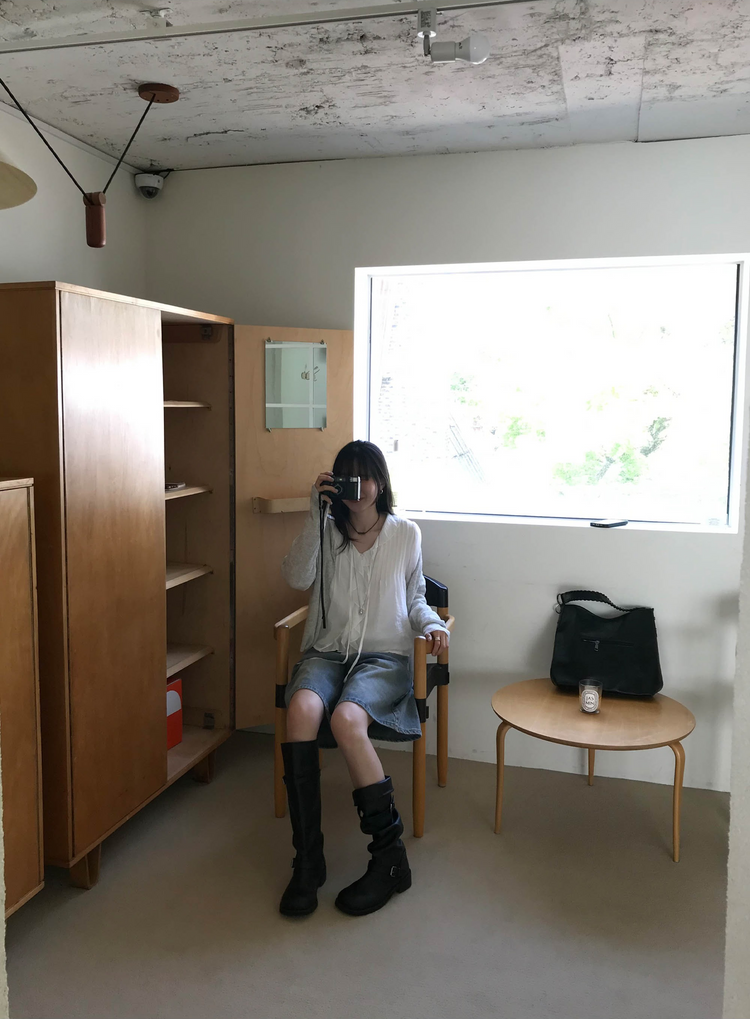 荷葉邊垂帶細節上衣