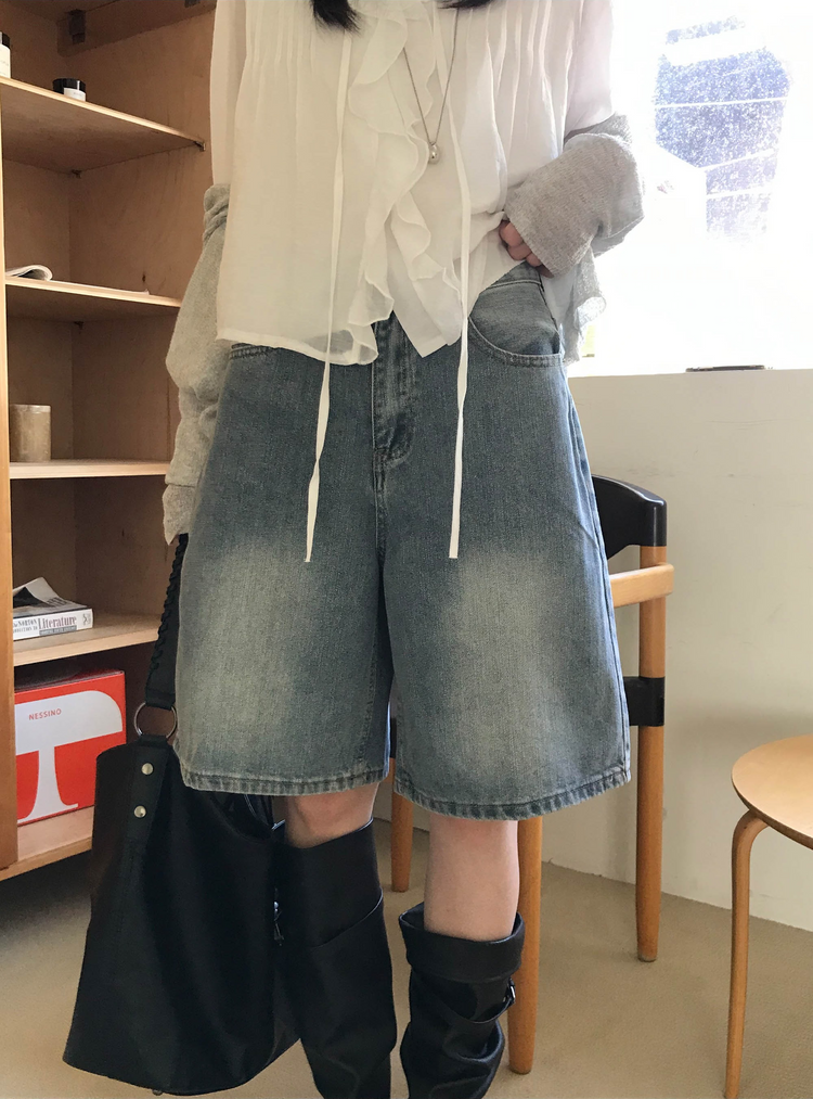 荷葉邊垂帶細節上衣