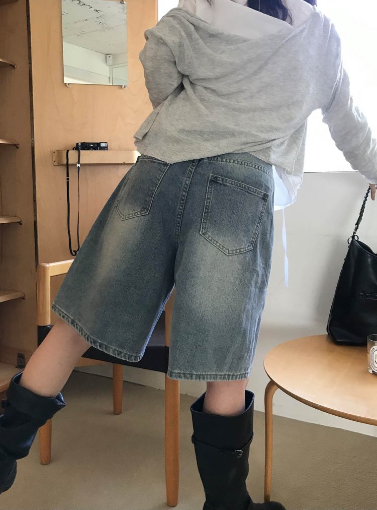 荷葉邊垂帶細節上衣