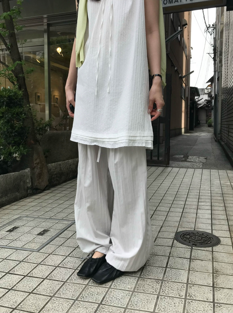 輕薄細腰頭抽身直褲