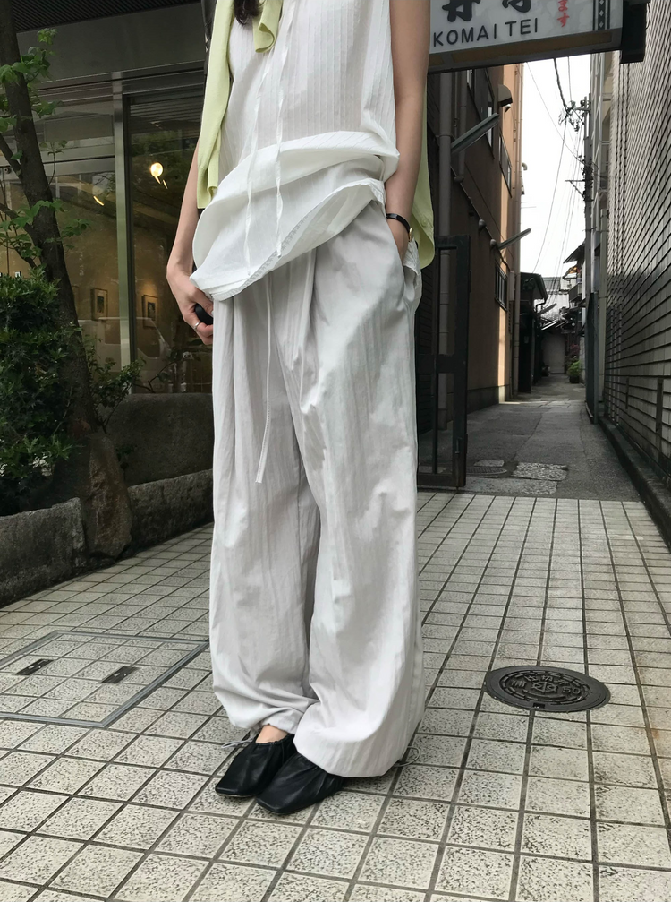 輕薄細腰頭抽身直褲