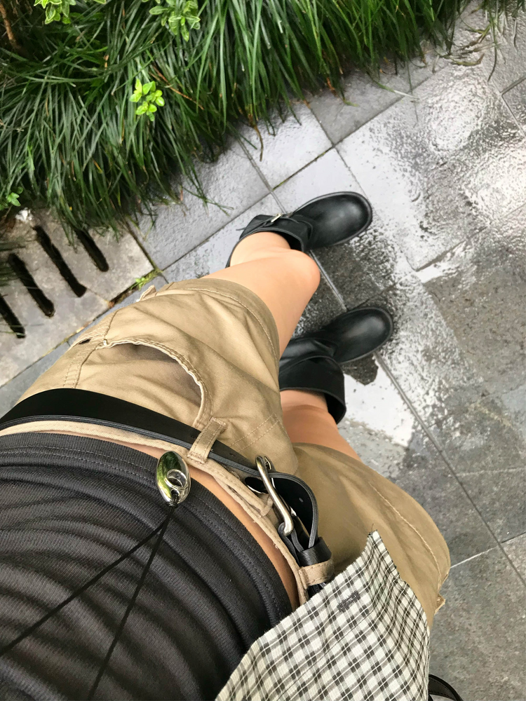 金屬扣工裝細節低腰短褲