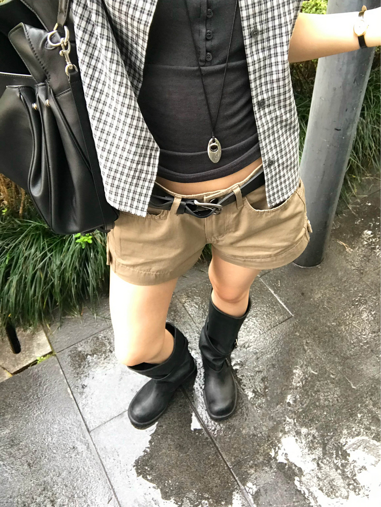 金屬扣工裝細節低腰短褲