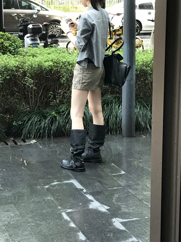 金屬扣工裝細節低腰短褲