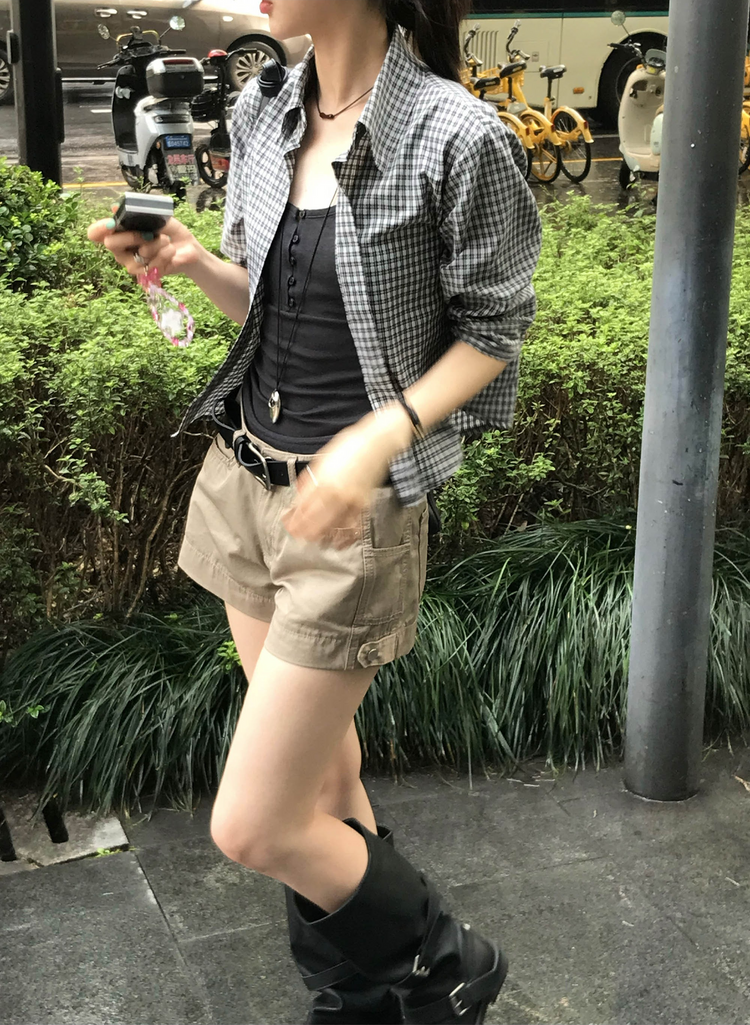 金屬扣工裝細節低腰短褲