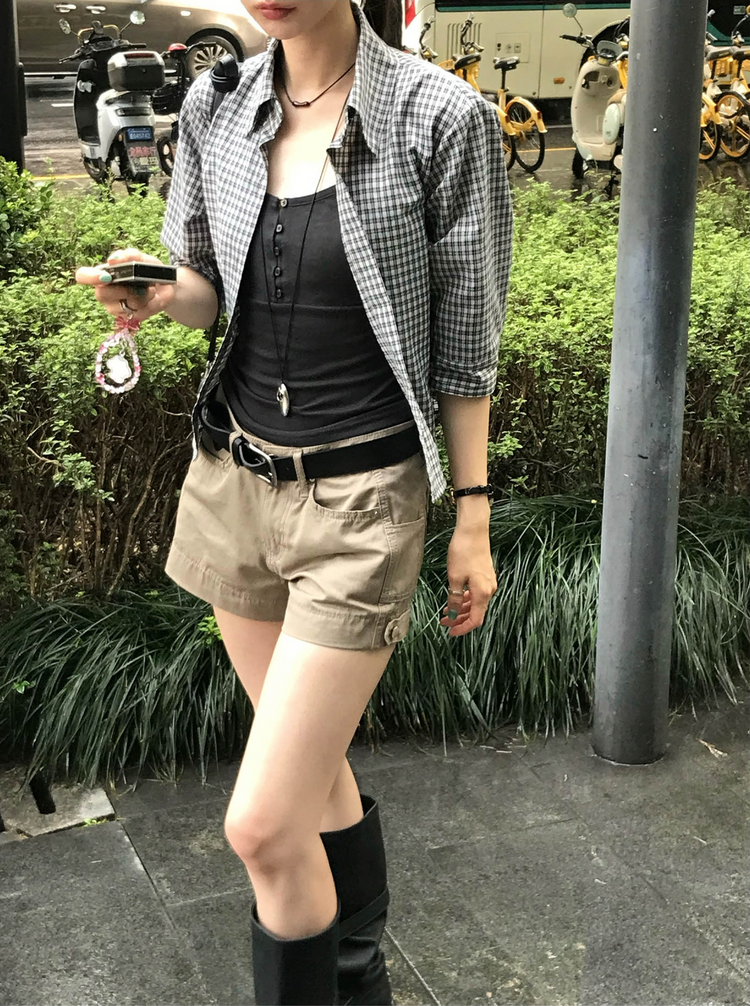 金屬扣工裝細節低腰短褲