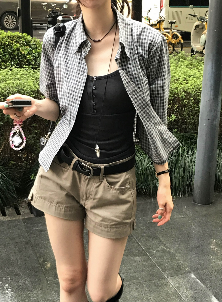 金屬扣工裝細節低腰短褲