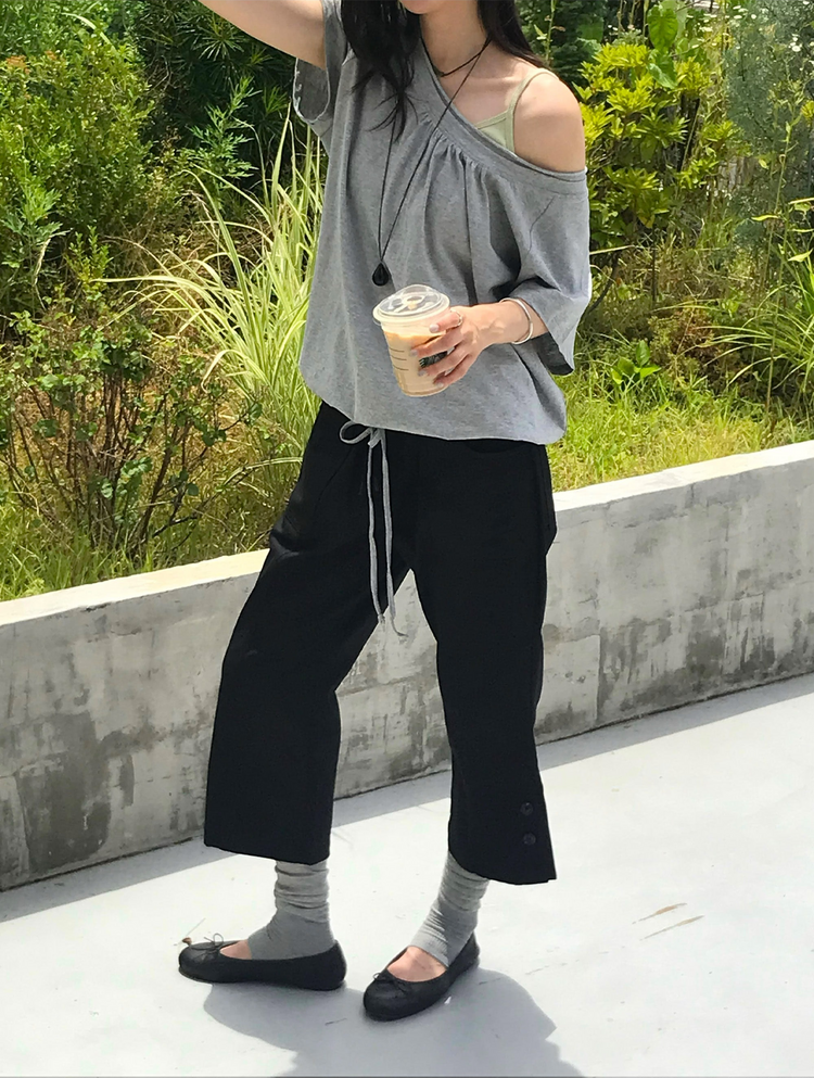 捲邊層次感抓皺細節上衣