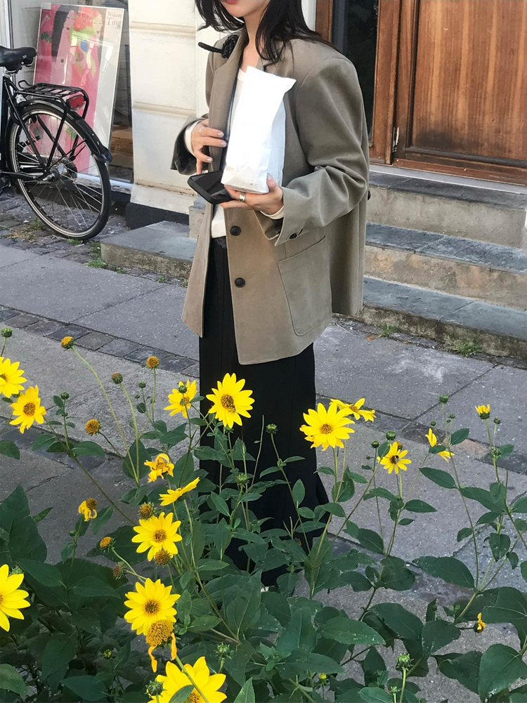 透膚大圓領修身上衣