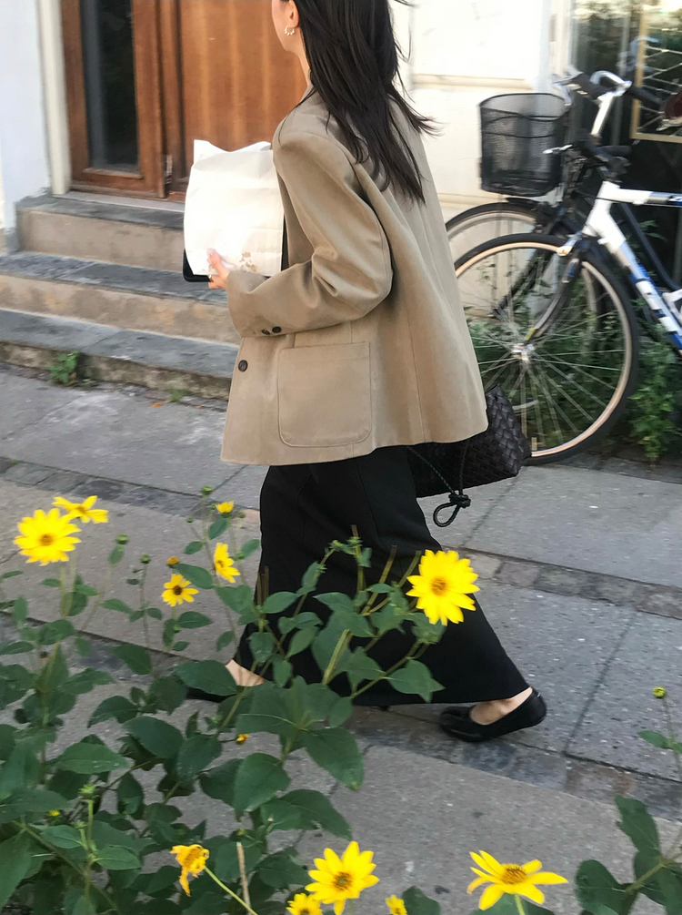 透膚大圓領修身上衣