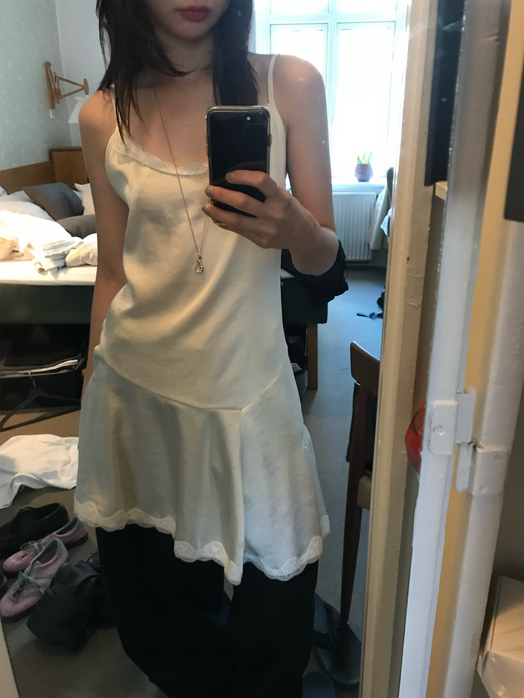 霧光澤蕾絲細節連身裙