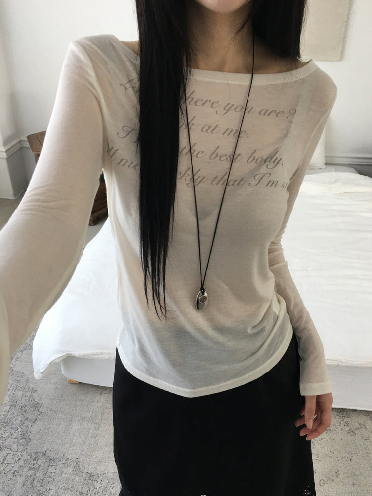 微透美鎖骨字母印花上衣