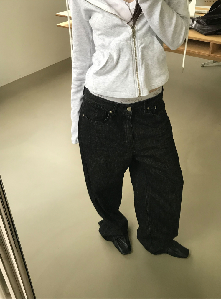 輕薄弧下擺連帽修身外套