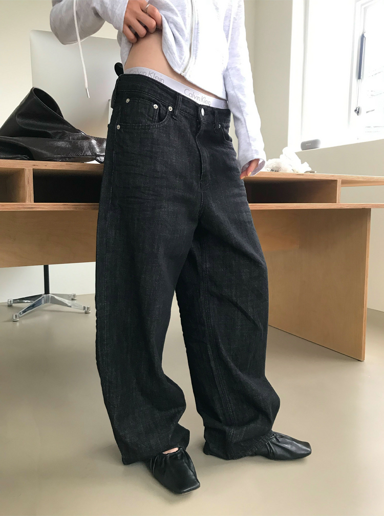 輕薄弧下擺連帽修身外套