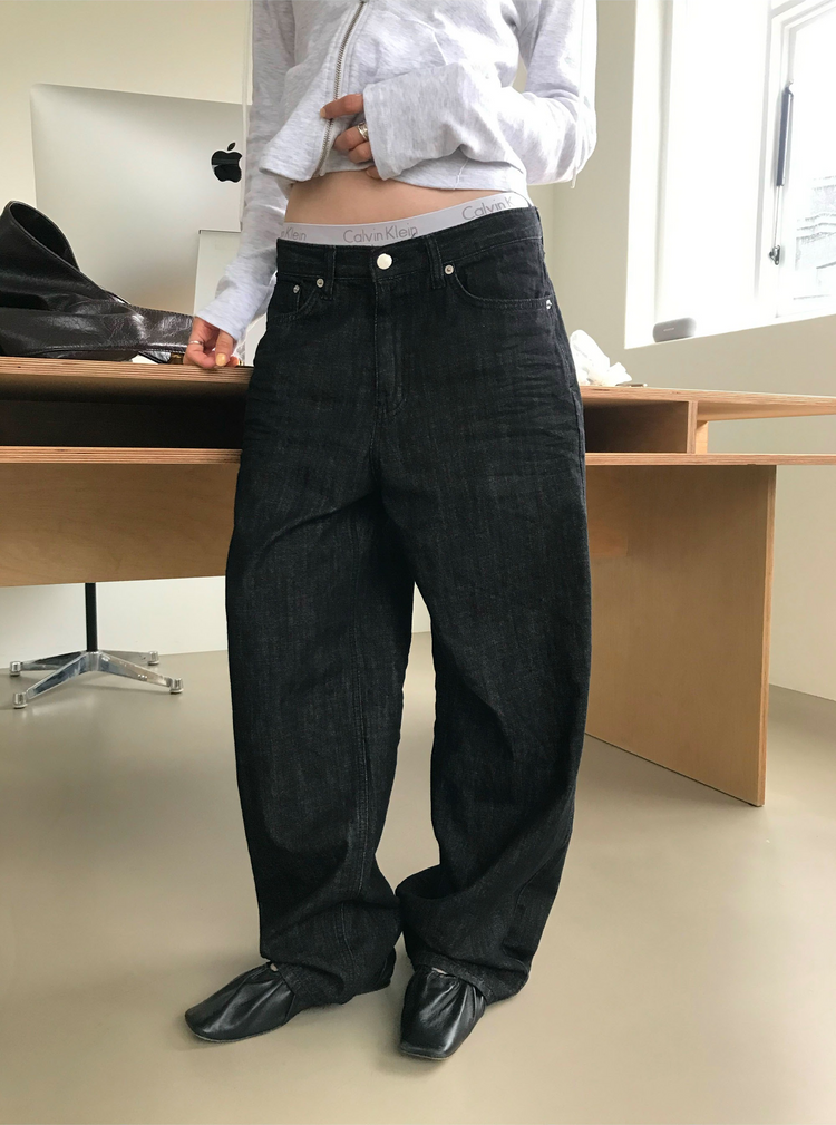 輕薄弧下擺連帽修身外套