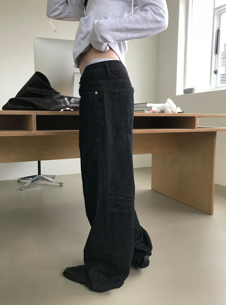 輕薄弧下擺連帽修身外套