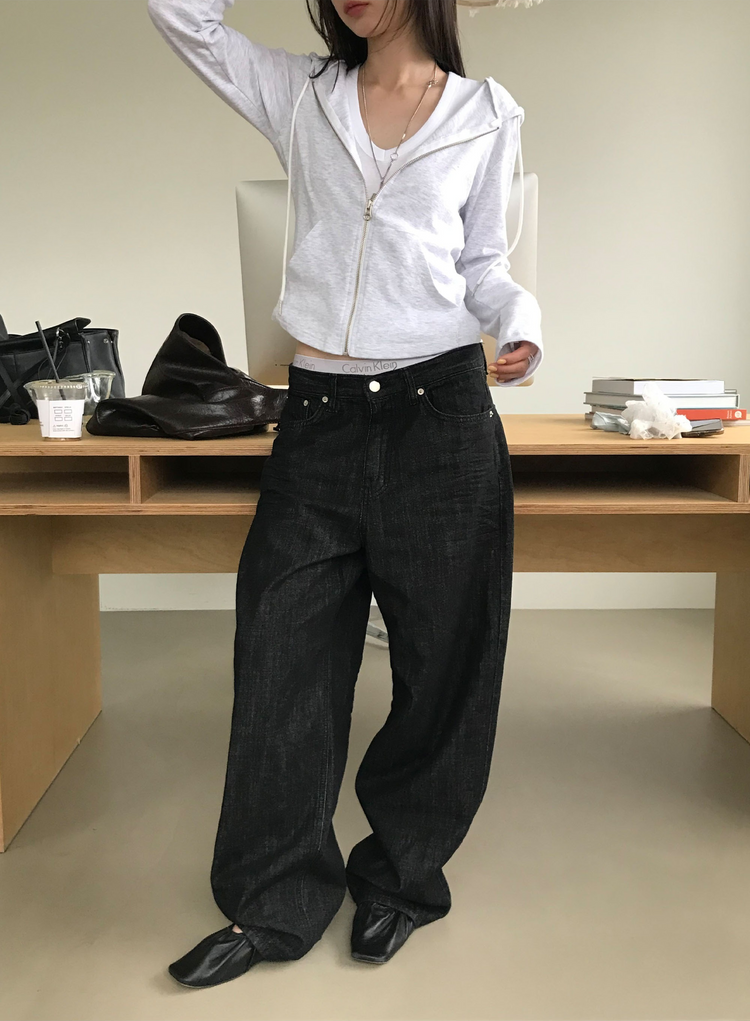 輕薄弧下擺連帽修身外套
