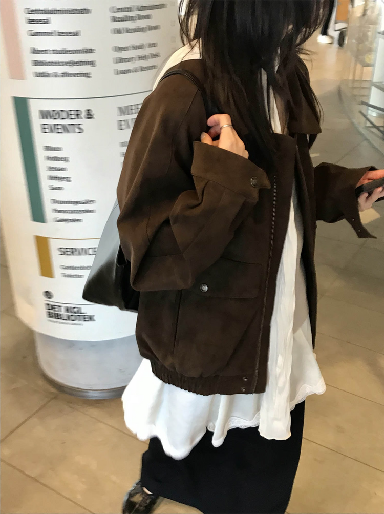 後開叉扣鈕抽繩及踝裙