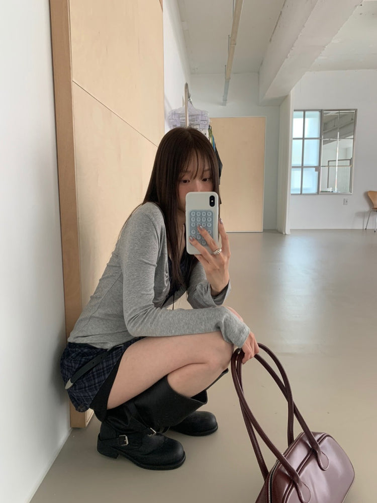 V領排鈕抓皺細節上衣