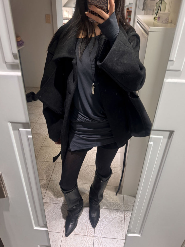 美肩側開叉指扣細節修腰連身裙