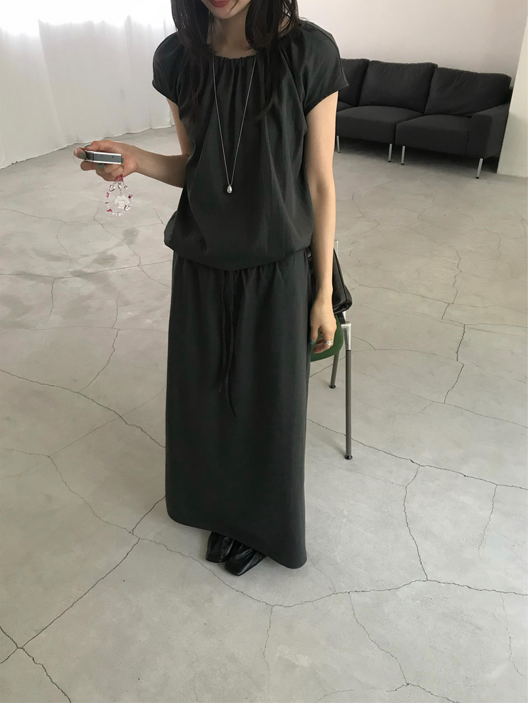 輕薄抓皺細節束腰上衣