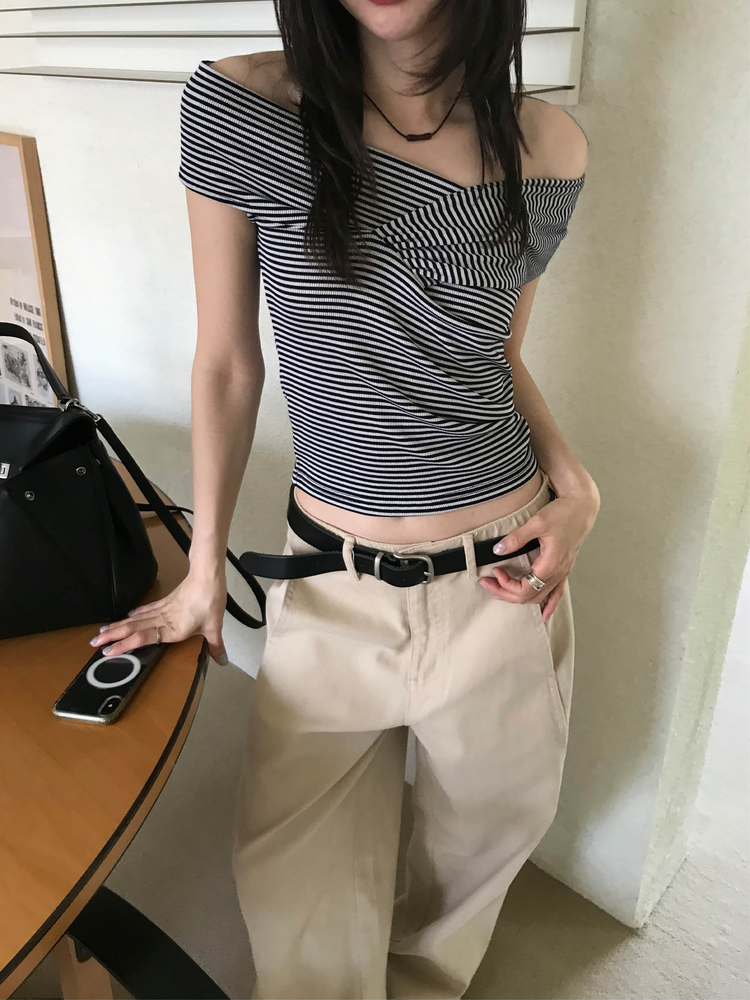 美肩條紋交疊細節上衣