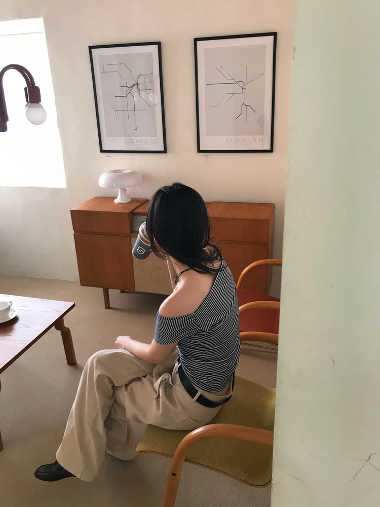美肩條紋交疊細節上衣