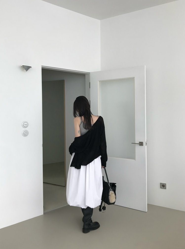 側扣弧壓線細節花苞裙