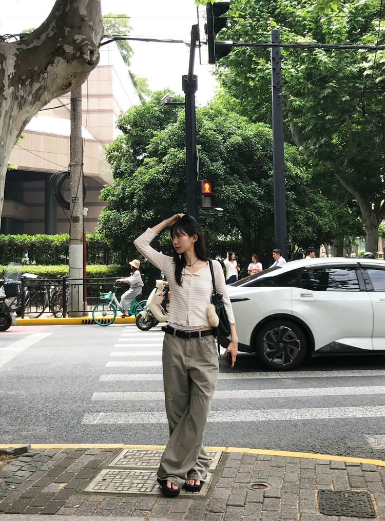 壓花線細節排鈕七分袖上衣