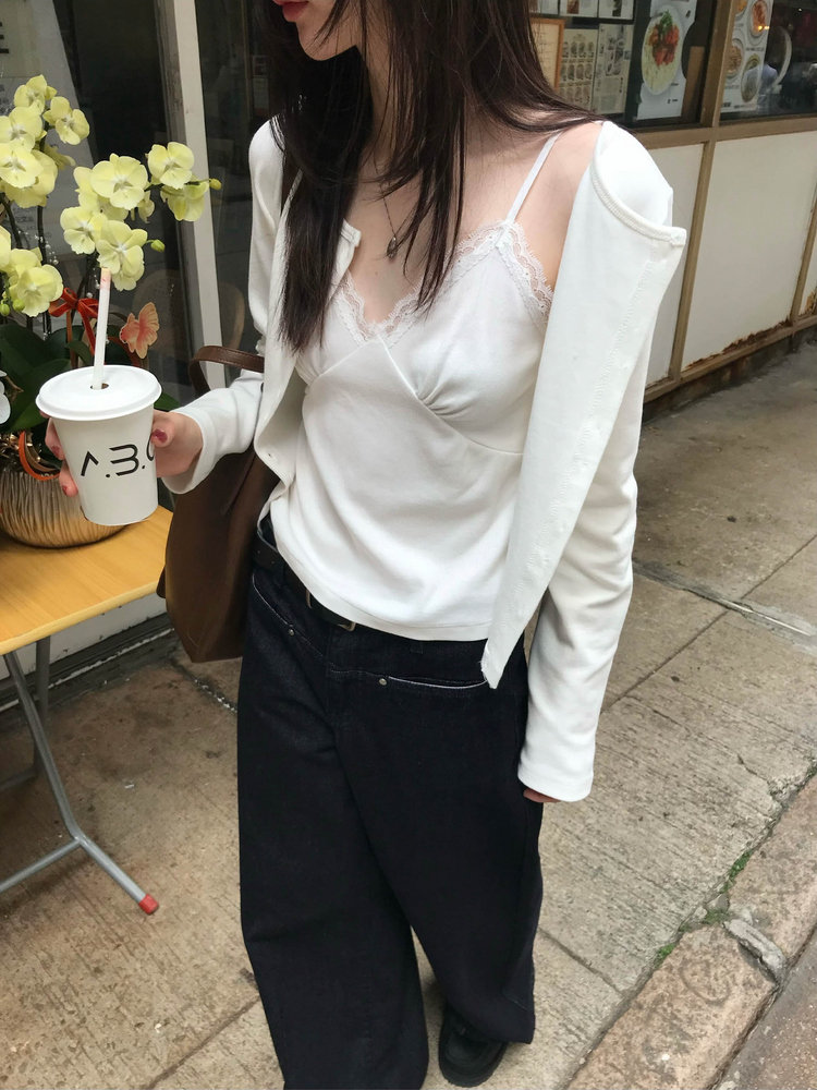 蕾絲邊胸線細節上衣