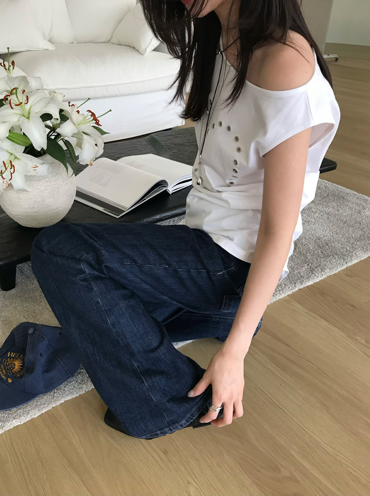 美肩愛心鉚釘抓皺細節上衣