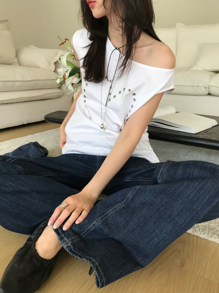 美肩愛心鉚釘抓皺細節上衣