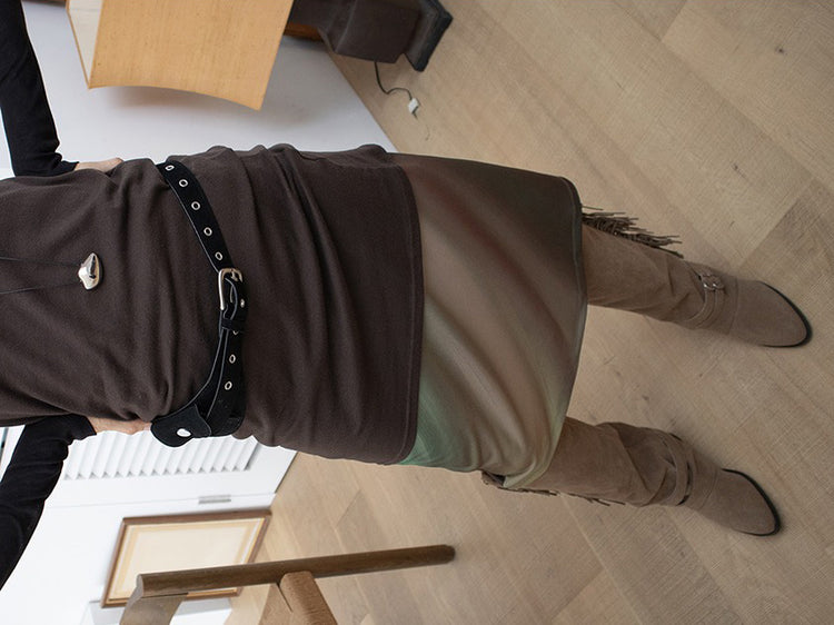 麂皮流蘇細節尖頭長靴