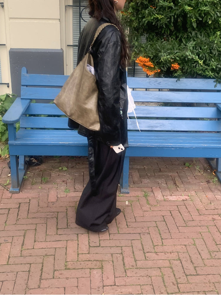 微透垂帶荷葉邊細節上衣