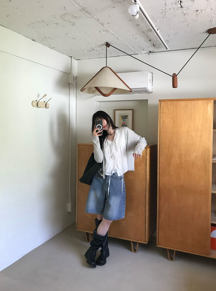 荷葉邊垂帶細節上衣