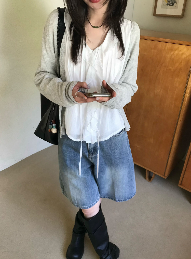 荷葉邊垂帶細節上衣