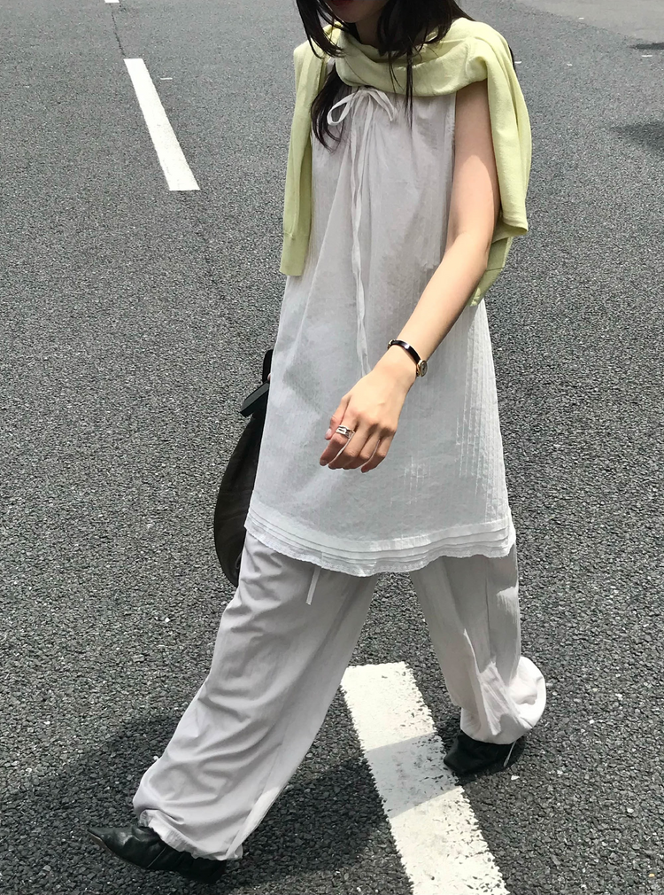 輕薄細腰頭抽身直褲