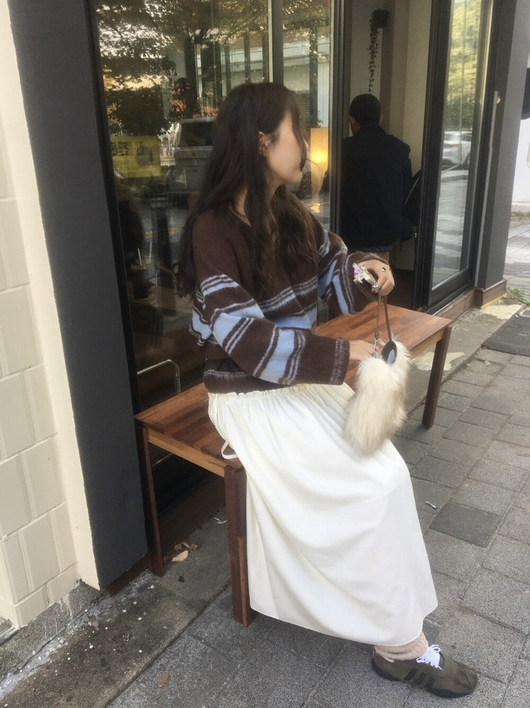 V領撞色條紋細節毛衣