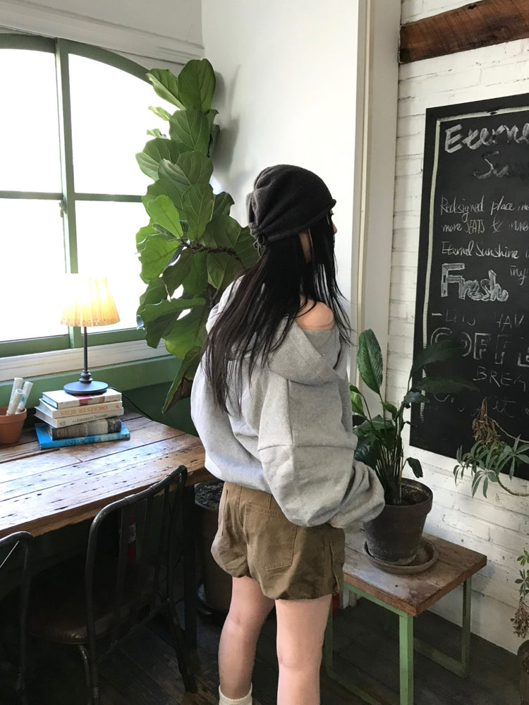 露肩連帽細節寬鬆衛衣