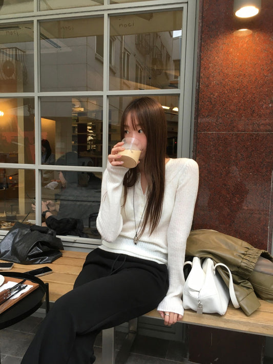 微透半扣鈕細節針織上衣