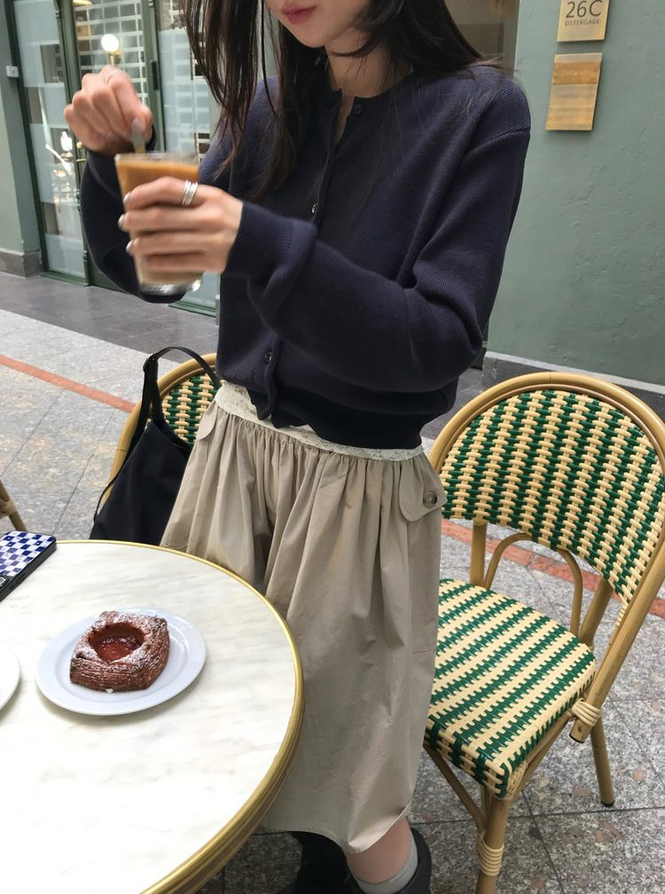 美色圓領排鈕針織外套