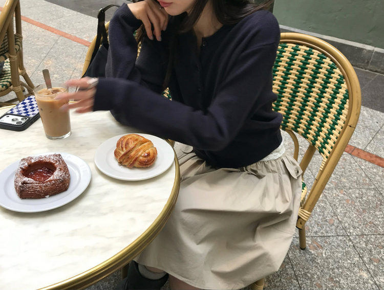 美色圓領排鈕針織外套