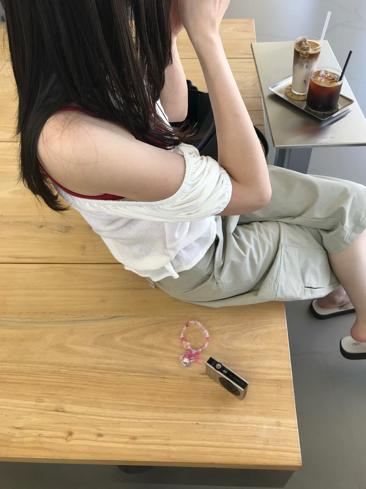 抓皺胸壓線細節修腰上衣