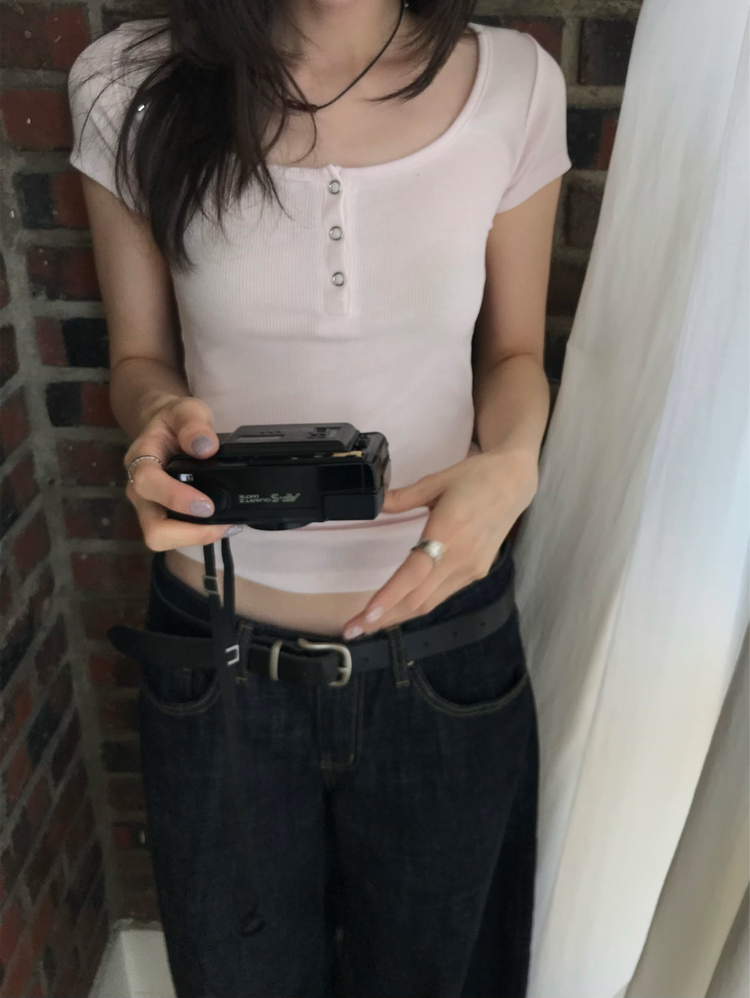 U領暗扣修身細節上衣