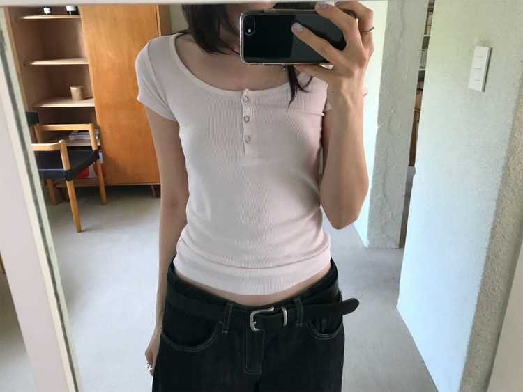 U領暗扣修身細節上衣
