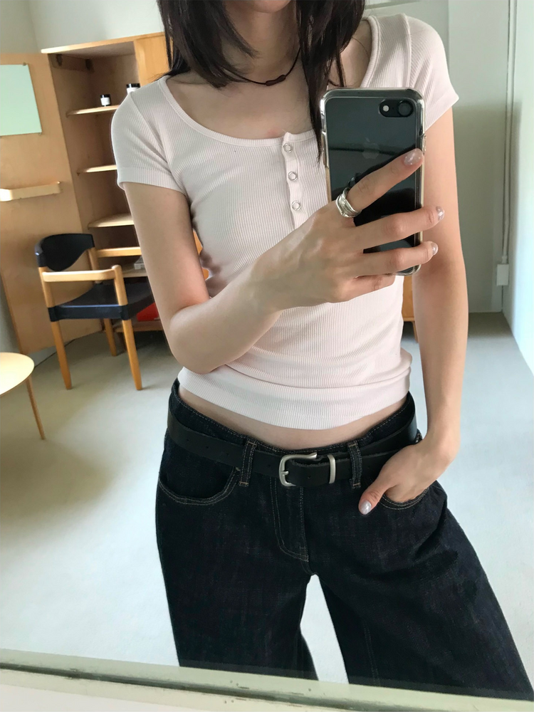 U領暗扣修身細節上衣