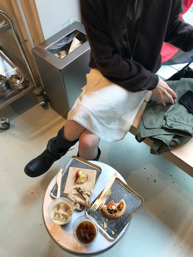 船領弧下擺修腰上衣